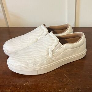 STQ white leather sneakers size 7.5